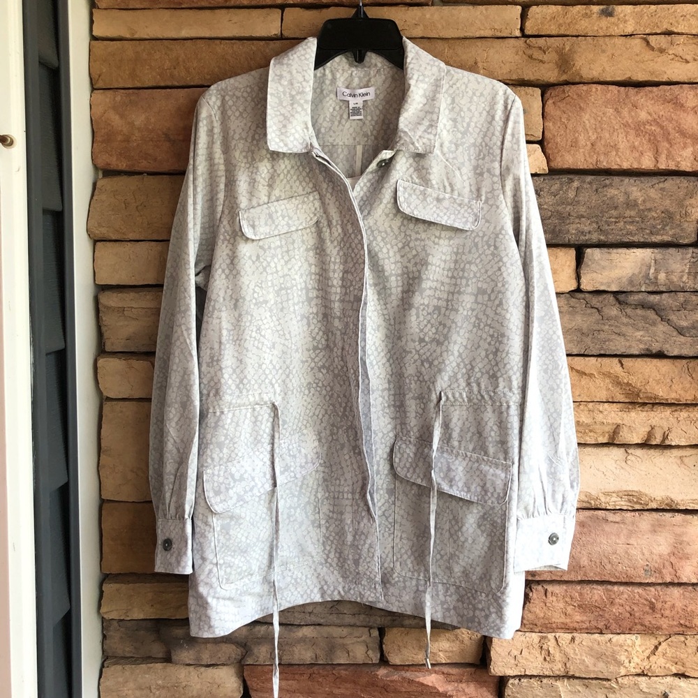 Calvin Klein grey & white print button up collared shirt jacket NWT Large
